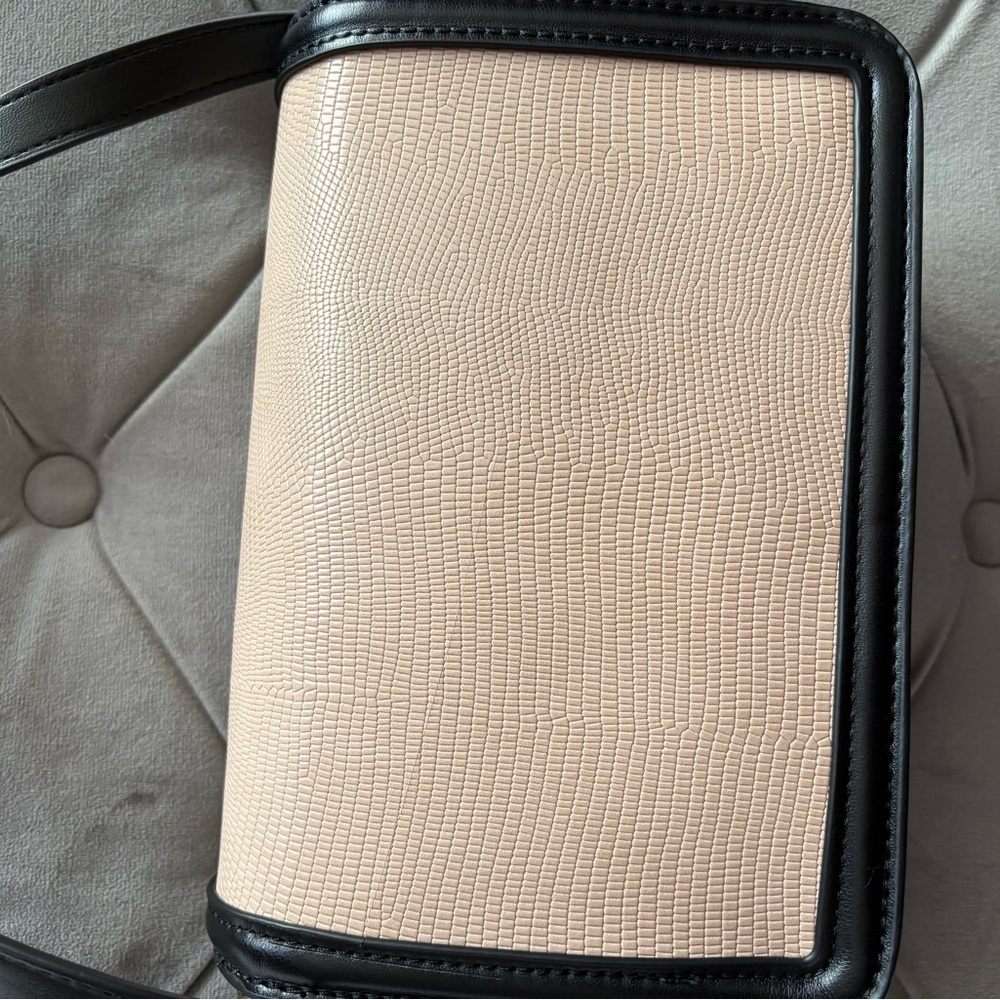 Elegant Black and Cream Women's Bag - Picture 4 of 9